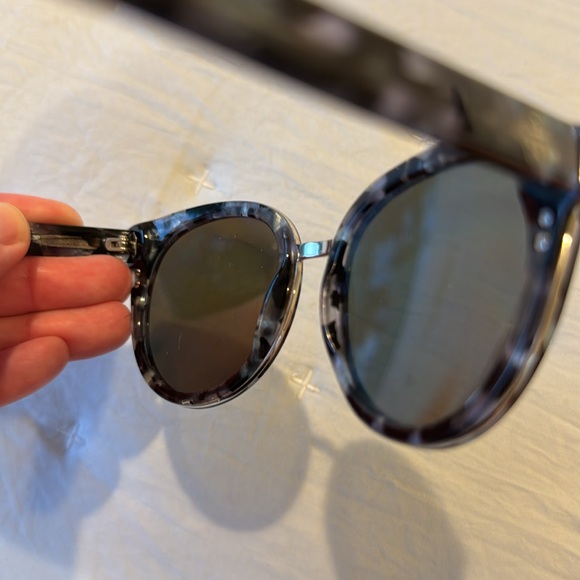 Oversized Black Mirror Fashion Sunglasses - Picture 6 of 7